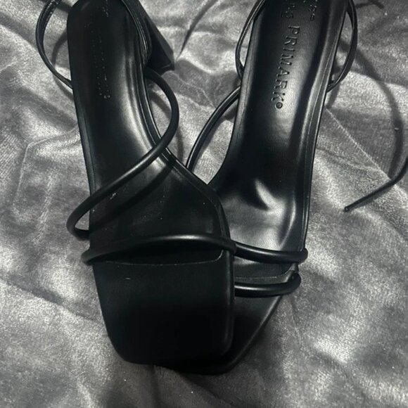 Black heels - Picture 2 of 3